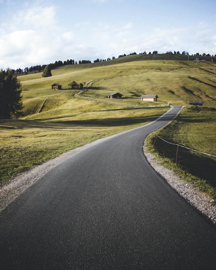 Why You Should Choose an Online Broker for Your Investment Needs: A Comprehensive Guide